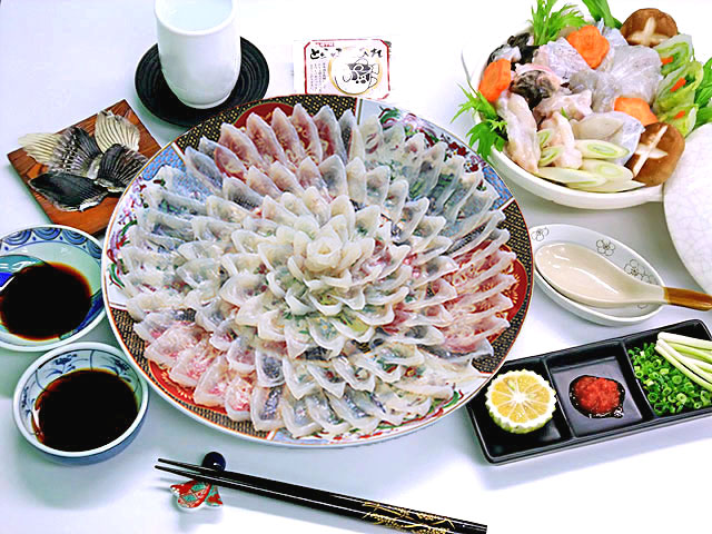 ご自宅で料亭気分。国内産とらふぐのふぐ刺・ちり鍋用セット3-4人前
